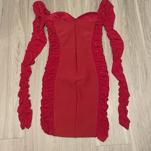 Puff Long Sleeve  Red Ruched Dress. Size Large - Picture 3 of 7